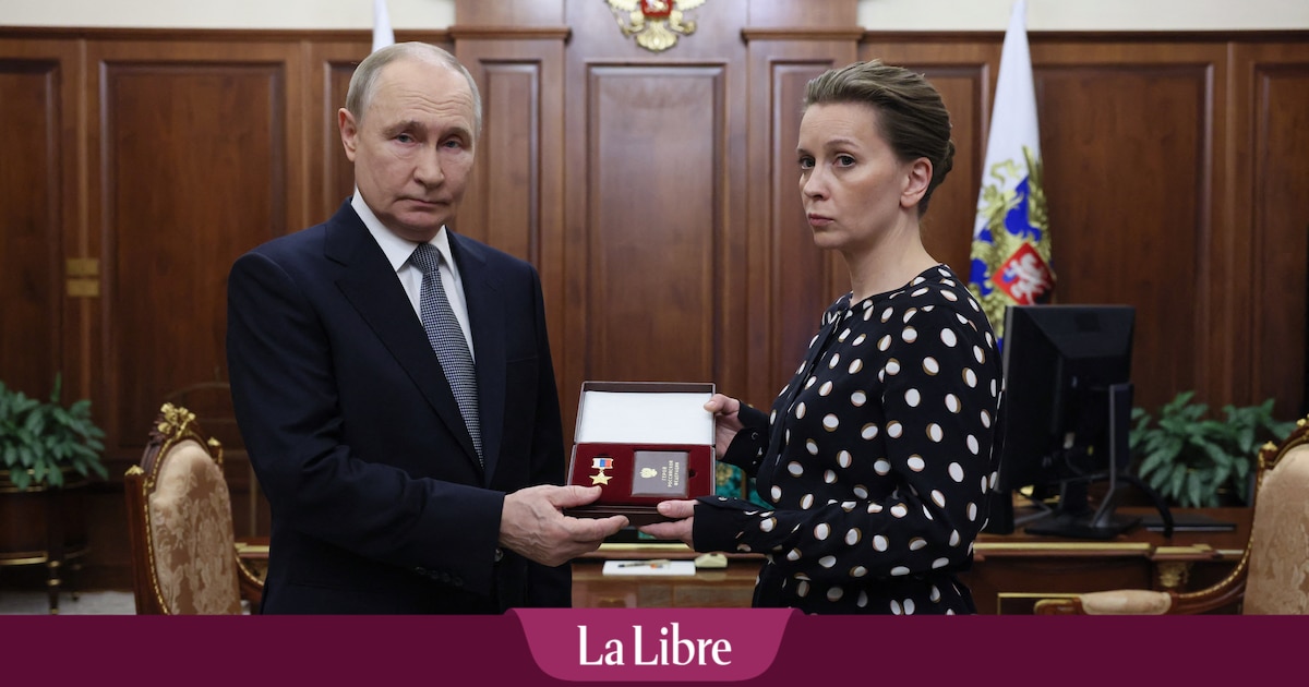 "Je suis la mère d'un caporal mort au combat… Merci à vous" : quand les femmes russes en deuil remercient Vladimir Poutine