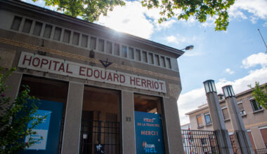 Près de Lyon, une voiture entre en collision avec un poids lourd, un blessé grave 