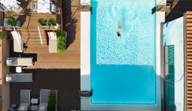 L’Hôtel de Paris Saint-Tropez : entre excellence hôtelière, culture vivante et art contemporain • Les Nouvelles Gastronomiques