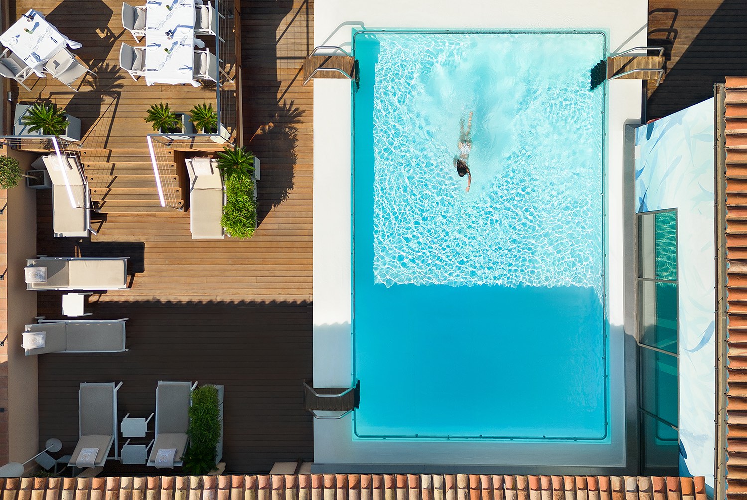 L’Hôtel de Paris Saint-Tropez : entre excellence hôtelière, culture vivante et art contemporain • Les Nouvelles Gastronomiques