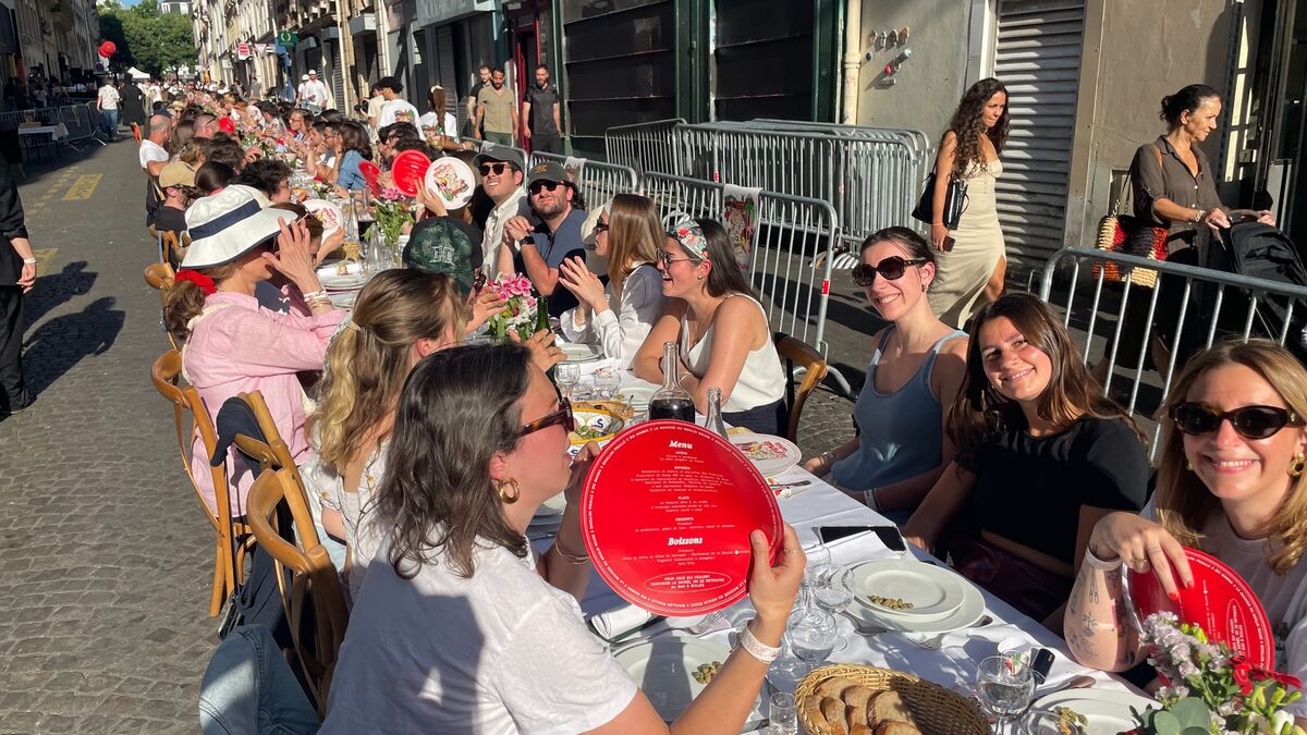 Paris : l’incroyable succès d’une Fête des voisins à Pigalle qui s’empare d’une rue entière