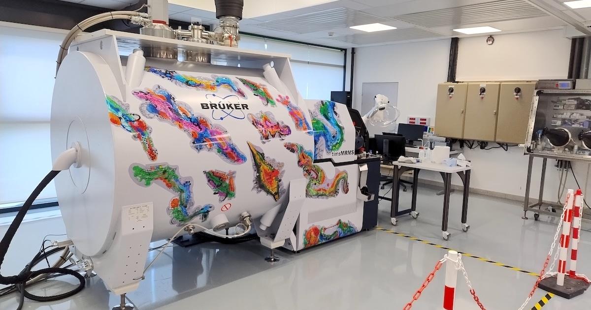 À l’université de Rouen, une machine surpuissante unique en Europe révolutionne la traque des PFAS et autres polluants