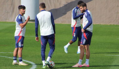 Gomes Rodriguez et Barisic avec le groupe pro avant OL