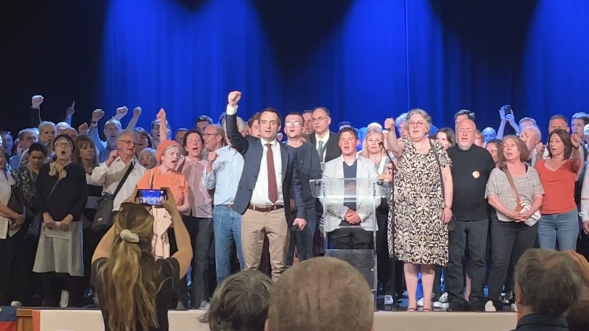 L'ancien bras droit de Marine Le Pen charge le "système corrompu" lors d'un meeting à Lyon