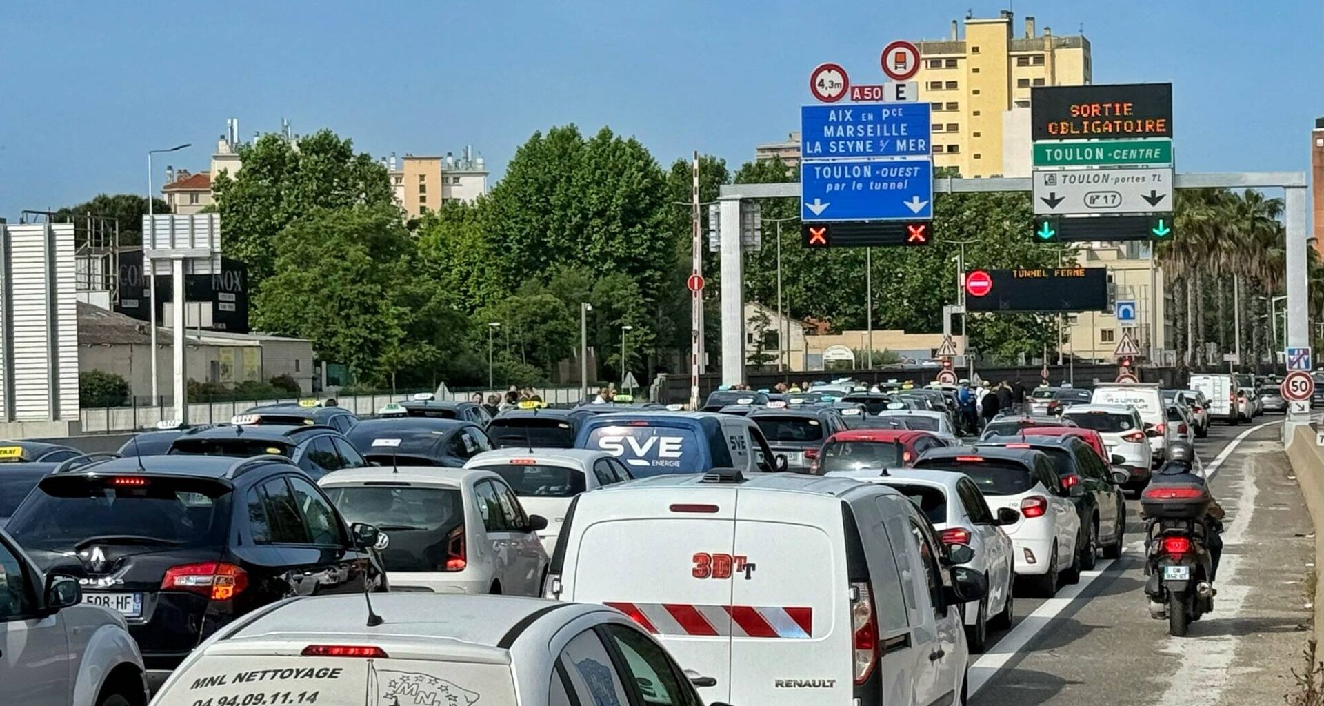 Mouvement social des taxis: la circulation perturbée sur l'A50, l'A57 et l'A8, les secteurs touchés
