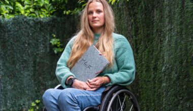 Paraplégique après un accident, Laura, 25 ans, porte plainte contre son assureur