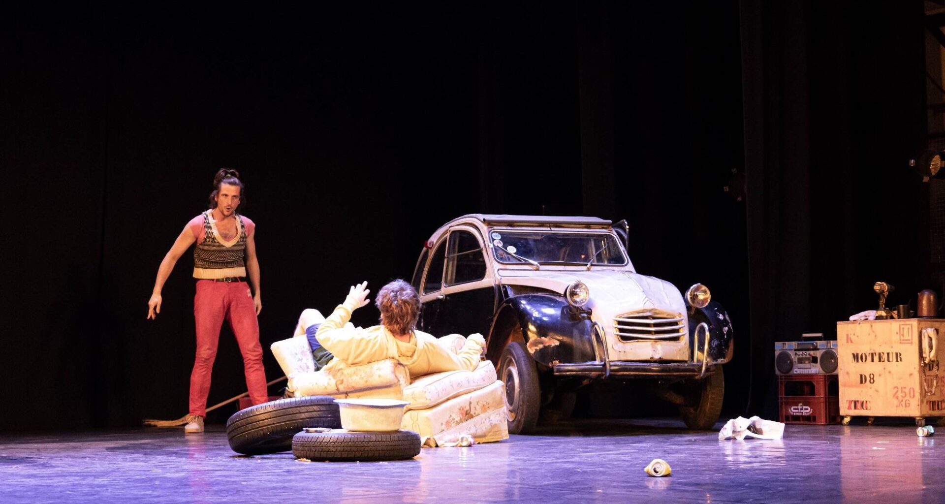 La version contemporaine des "Fourberies de Scapin" mise en scène par la directrice du Théâtre national de Nice a conquis les spectateurs à Menton