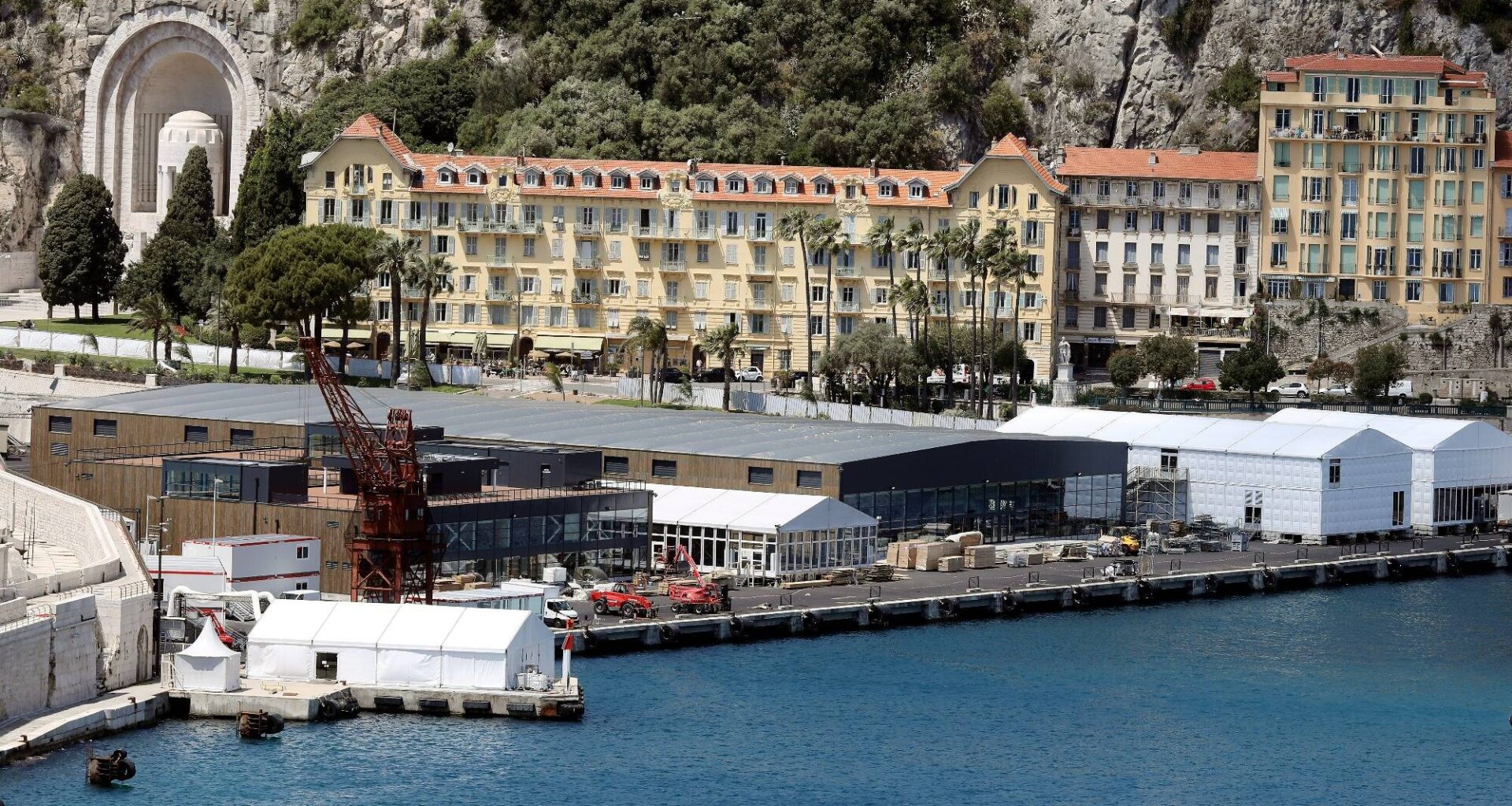 Trop haut de 70cm, le nouveau centre des congrès du port de Nice? Le comité de quartier saisit le préfet