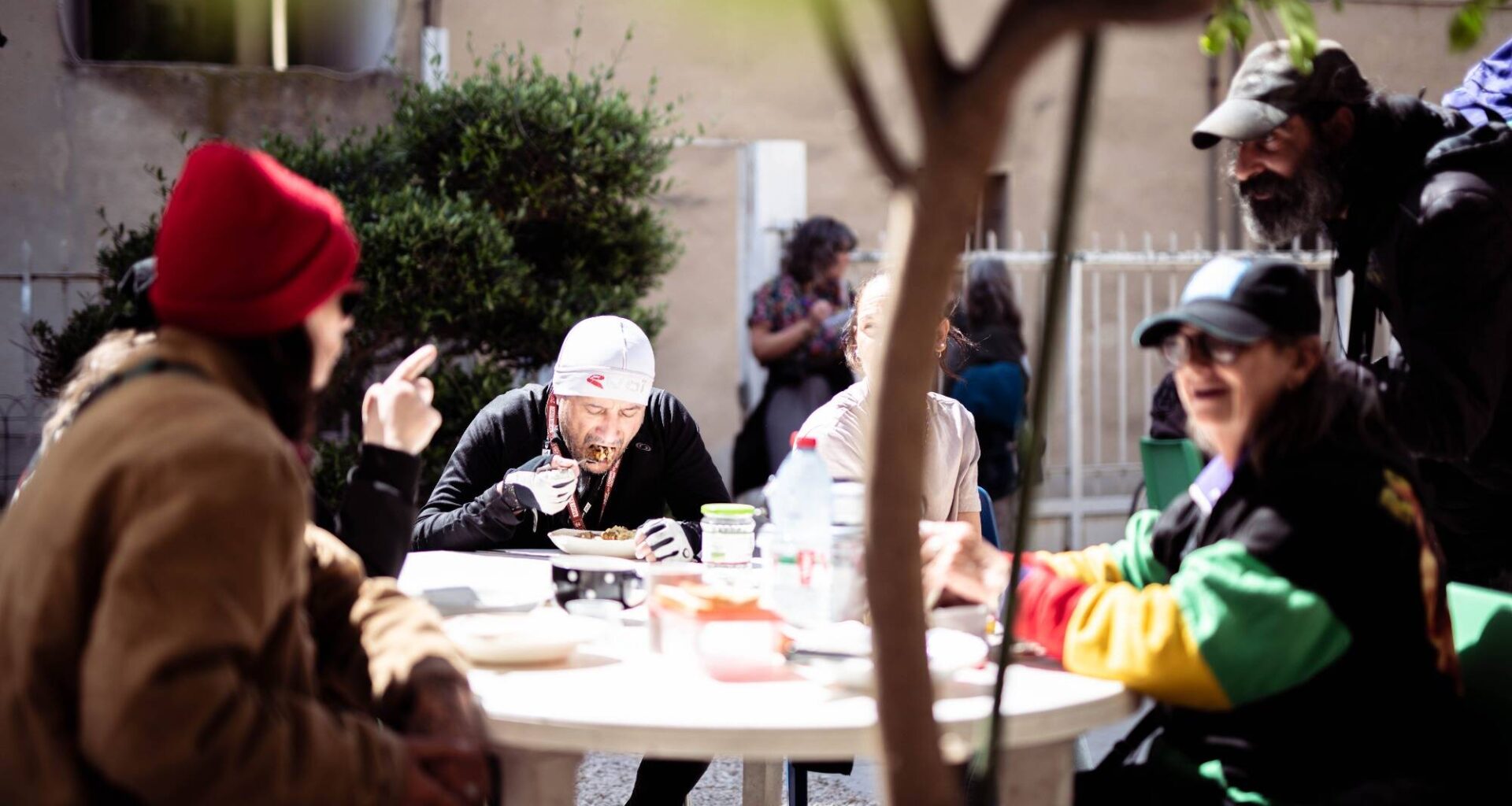 "Des lieux pour se reposer de la rue": immersion dans l'un des accueils de jour pour les SDF dans le Var