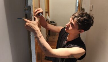 À Paris et sur Instagram, ces deux serrurières secouent un métier masculin… et propice aux arnaques