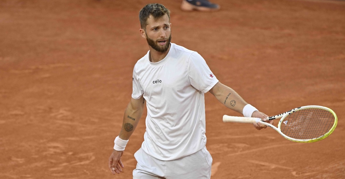 Roland Garros > Moutet prépare son duel face à Djokovic : "La plupart des mots que je connais en serbe ne sont pas destinés au grand public, je ne vais pas vous montrer l'étendue de mon talent"