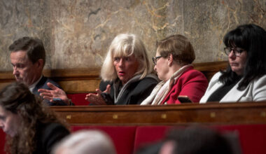 Deux députés de l’Assemblée nationale exclus temporairement pour usage illicite de leurs frais de mandat – Libération