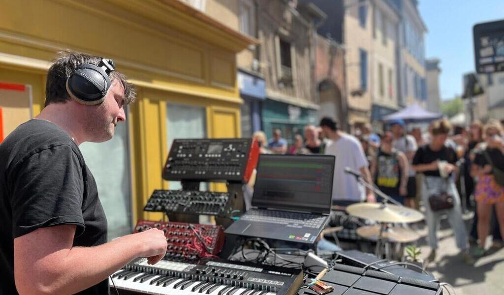 EN IMAGES. Dans cette rue rennaise, la paresse est une fête