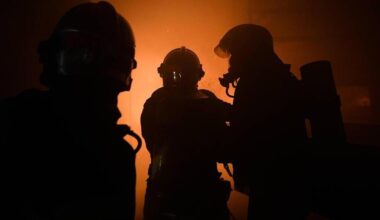 Des combles « entièrement embrasés » : les occupants relogés après un incendie près de