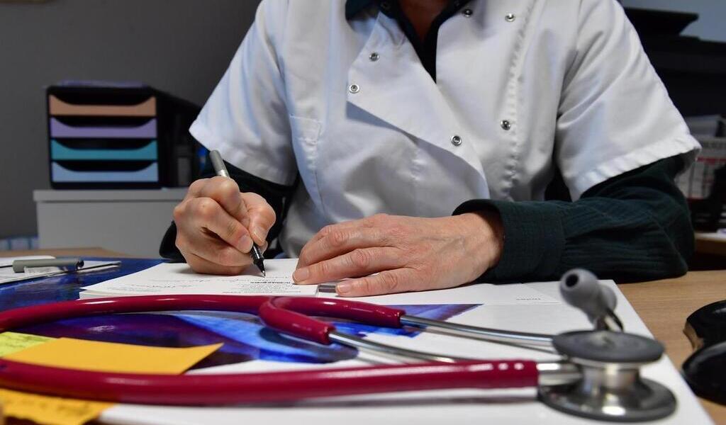 Transition de genre chez les adolescents : traitements et chirurgie, ce qui est autorisé ou pas