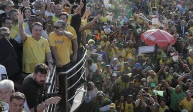 Sur les lieux des émeutes de Brasilia, Bolsonaro promet de « continuer le combat »