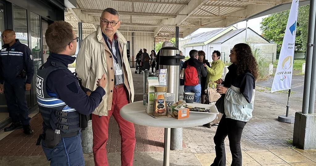 Les « Cafés police » : des rencontres organisées dans des quartiers près de Nantes