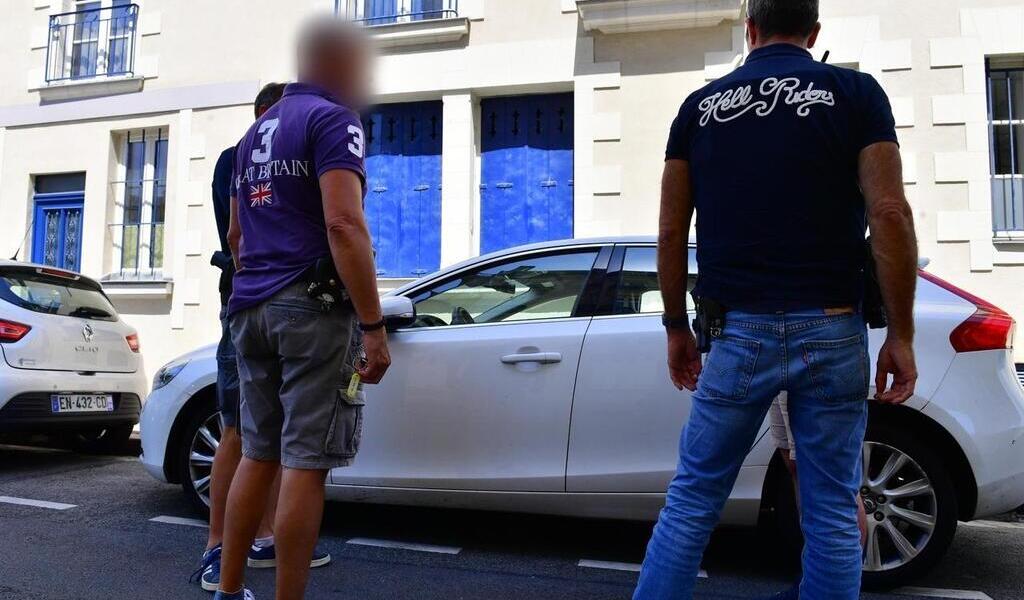 Le voleur s’en prend au scooter des policiers attablés dans un restaurant