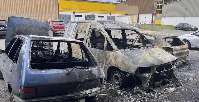 photo  trois véhicules ont pris feu sur le parking du gymnase de la noë lambert à nantes, samedi 24 mai  ©  photo presse océan-ep 