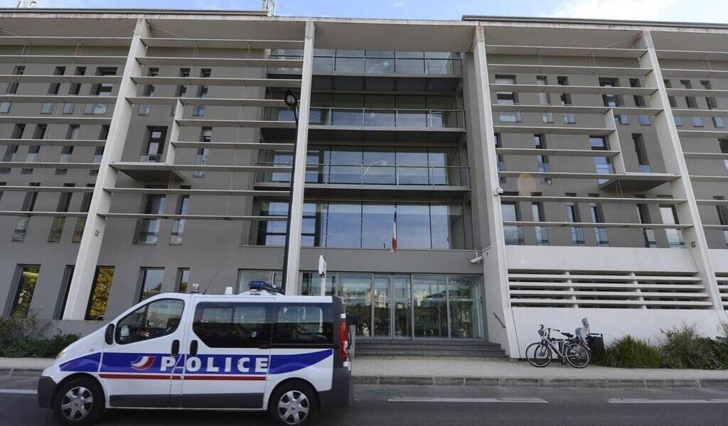 Voiture forcée, cartes bancaires et bijoux volés à Nantes : un homme devant la justice en