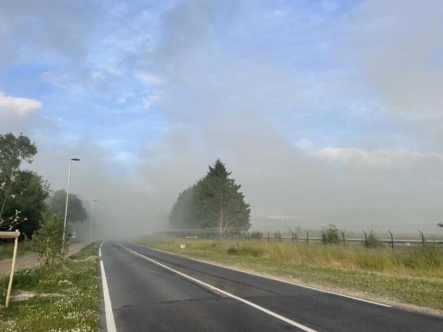 photo la fumée recouvre la départementale 107.  ©  ouest-france