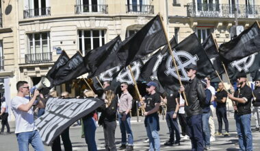 Manifestation néofasciste à Paris : derrière le folklore, une violence et une influence politique grandissantes
