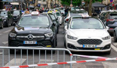 Circulation à Paris : les gares et aéroports de nouveau visés par les taxis en colère ce vendredi