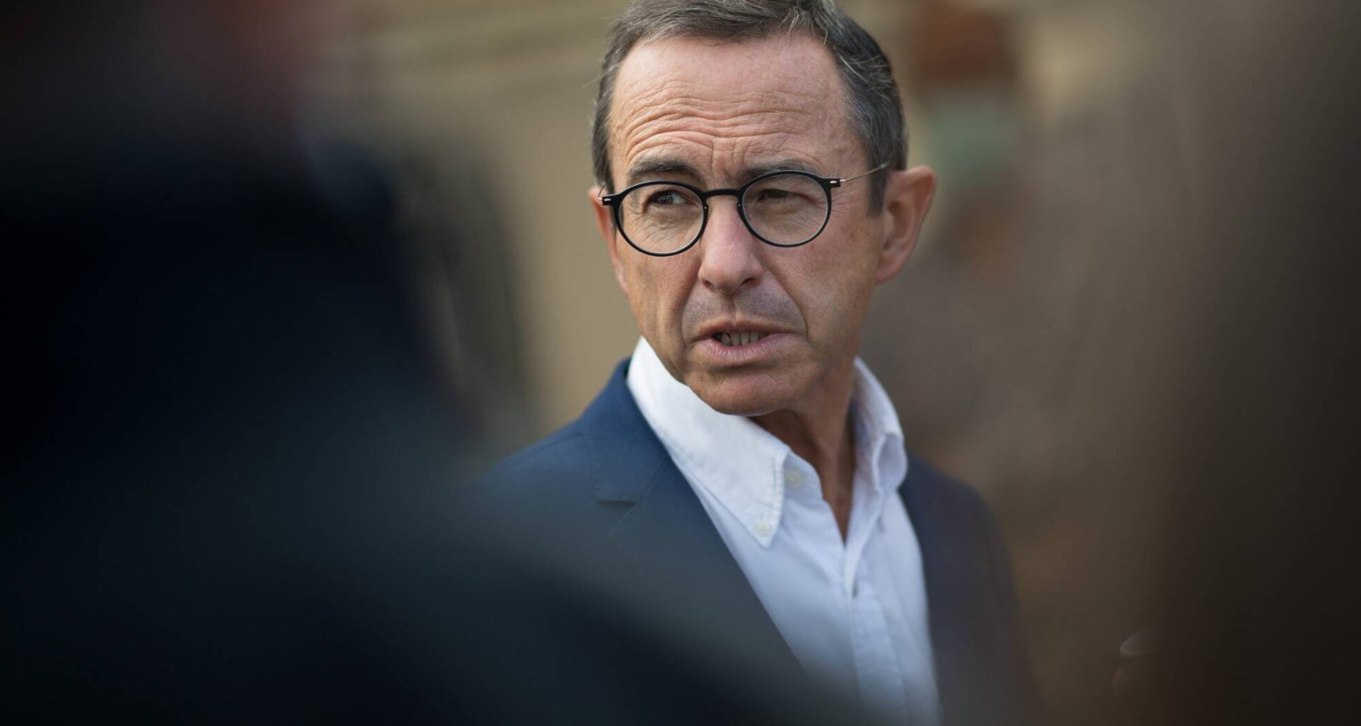 Naturalisation: une nouvelle circulaire de Retailleau adopte un ton plus restrictif