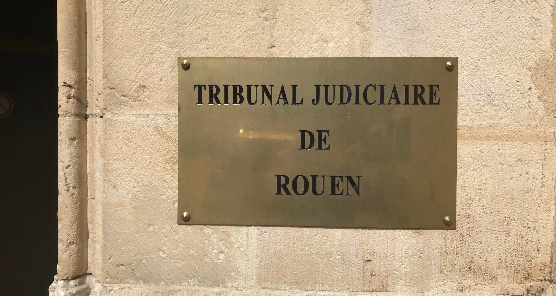 en prison après avoir percuté un véhicule de police