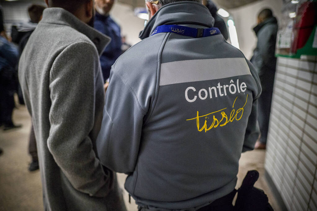 Des contrôleurs du métro de Toulouse. © FRED SCHEIBER/SIPA