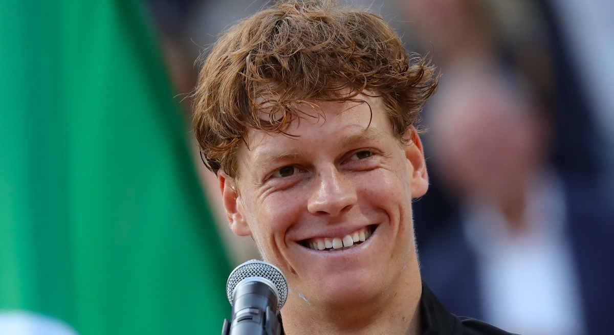 ATP - Rome > L'humour ravageur de Sinner après sa défaite contre Alcaraz : "Un grand merci à mon frère qui, au lieu d'être ici, est à Imola pour regarder la Formule 1"