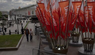 La place Manejnaïa, dans le centre de Moscou, décorée pour les cérémonies du 9 mai