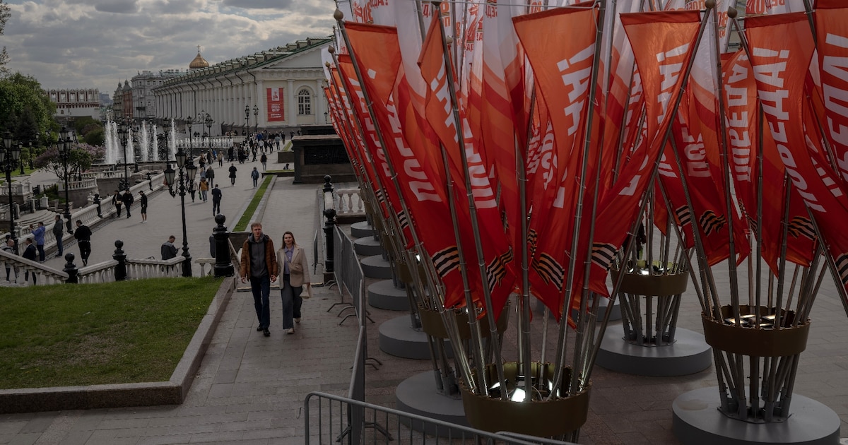 La place Manejnaïa, dans le centre de Moscou, décorée pour les cérémonies du 9 mai