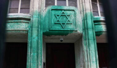 Le Mémorial de la Shoah, deux synagogues et un restaurant vandalisés à Paris – Libération
