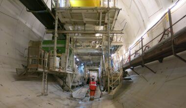 Grand Paris Express : le tunnelier de la ligne 17 entame sa descente sous les pistes de l‘aéroport de Roissy