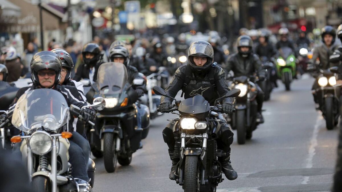 Paris : les motards et les « gueux » manifestent à nouveau contre les zones à faibles émissions