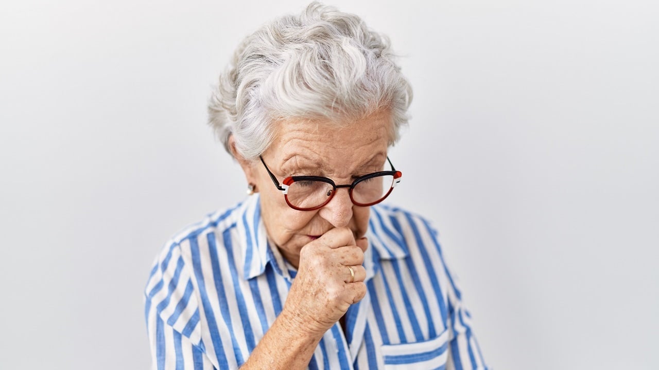 À 61 ans, elle sent de drôles d'odeurs qui n'existent pas... avant d'apprendre qu'elle est atteinte d'un cancer