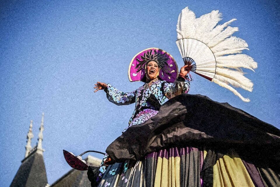 Grande parade Millénaire Caen géante