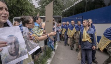quand des anciens soldats ukrainiens profitent d’un échange de prisonniers avec la Russie