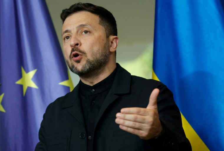 Le président ukrainien Volodymyr Zelensky lors d'une conférence de presse à Berlin, le 28 mai 2025 ( AFP / Odd ANDERSEN )
