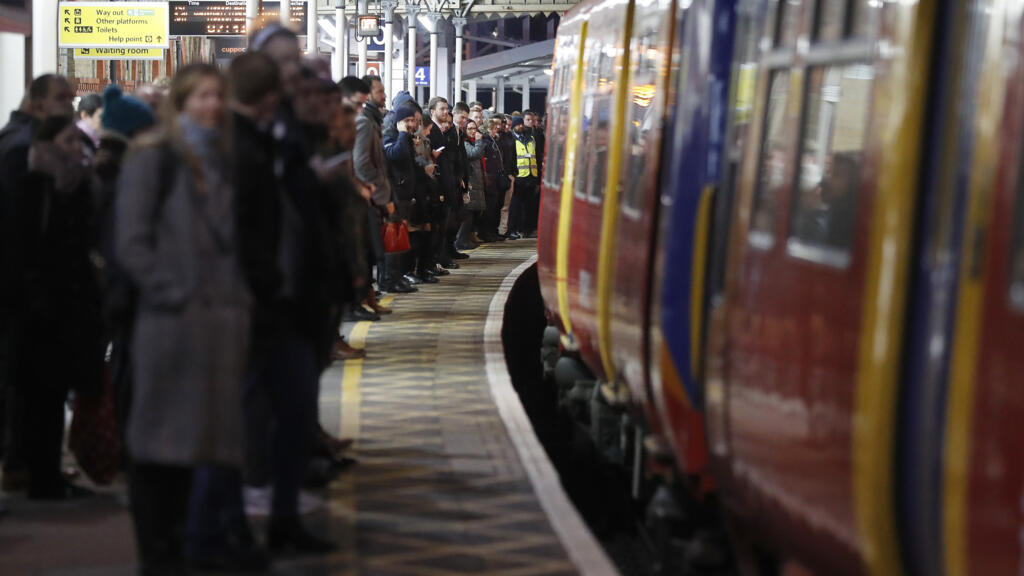 Le Royaume-Uni entame la renationalisation de ses lignes ferroviaires malgré des difficultés