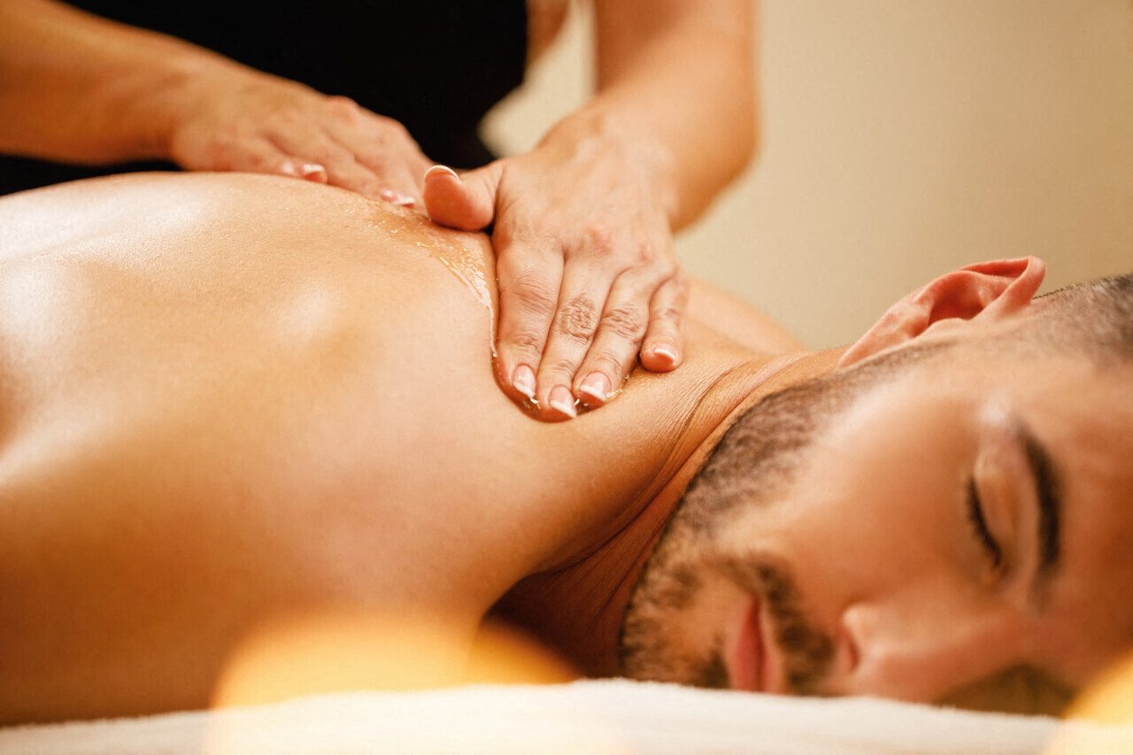 À Rennes, dans un salon de massage asiatique, un client agresse l'employée, elle lui donne un coup de couteau