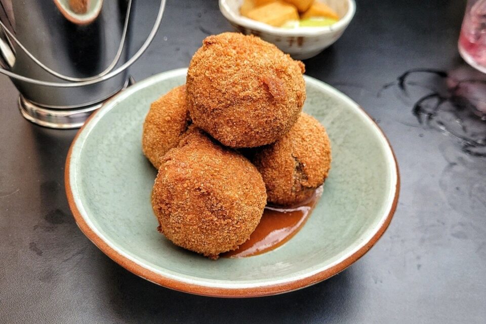 Regardez-moi la taille de ces croquetas
