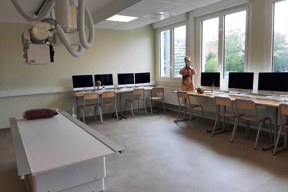 La salle radio flambant neuve, pour les futurs techniciens manipulateurs. Les étudiants devaient autrefois se rendre au CHU de Lille le samedi matin.