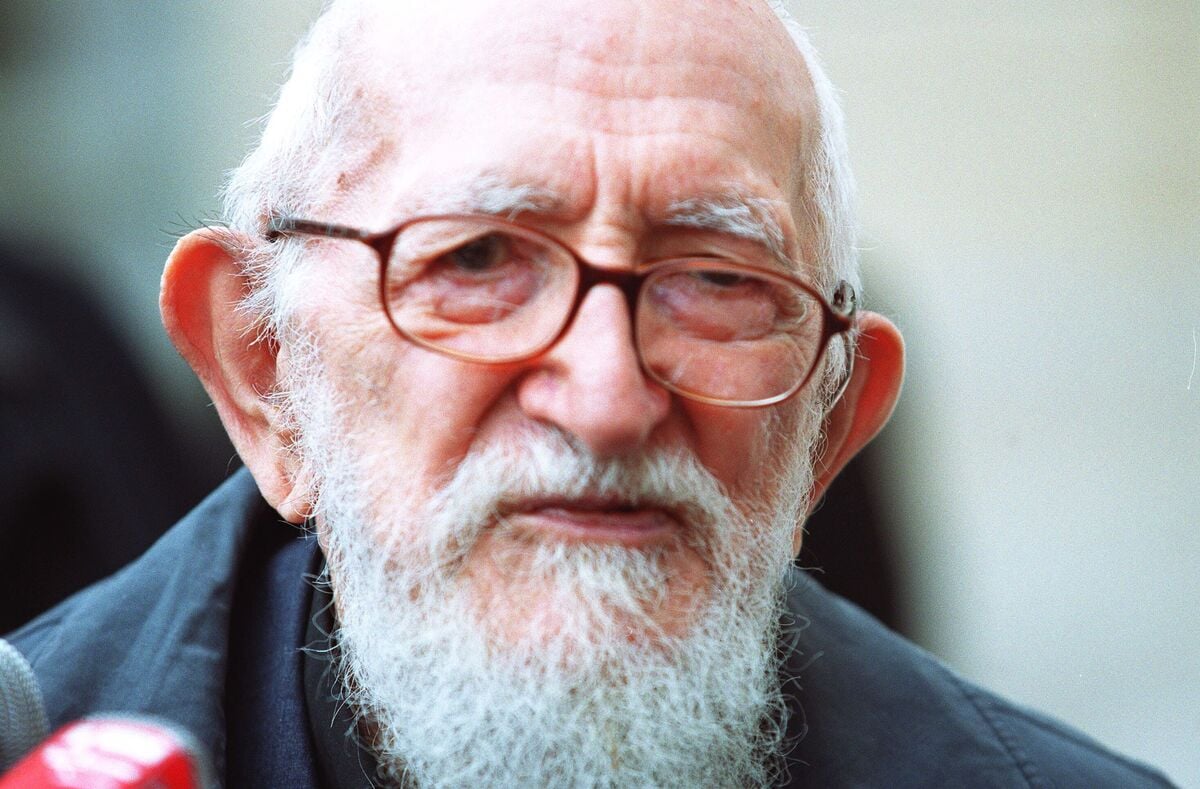 "Il voulait me briser les seins" : une intime de l’Abbé Pierre livre un récit à peine croyable