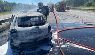 une automobiliste percute un camion, sa voiture prend feu sur l'autoroute