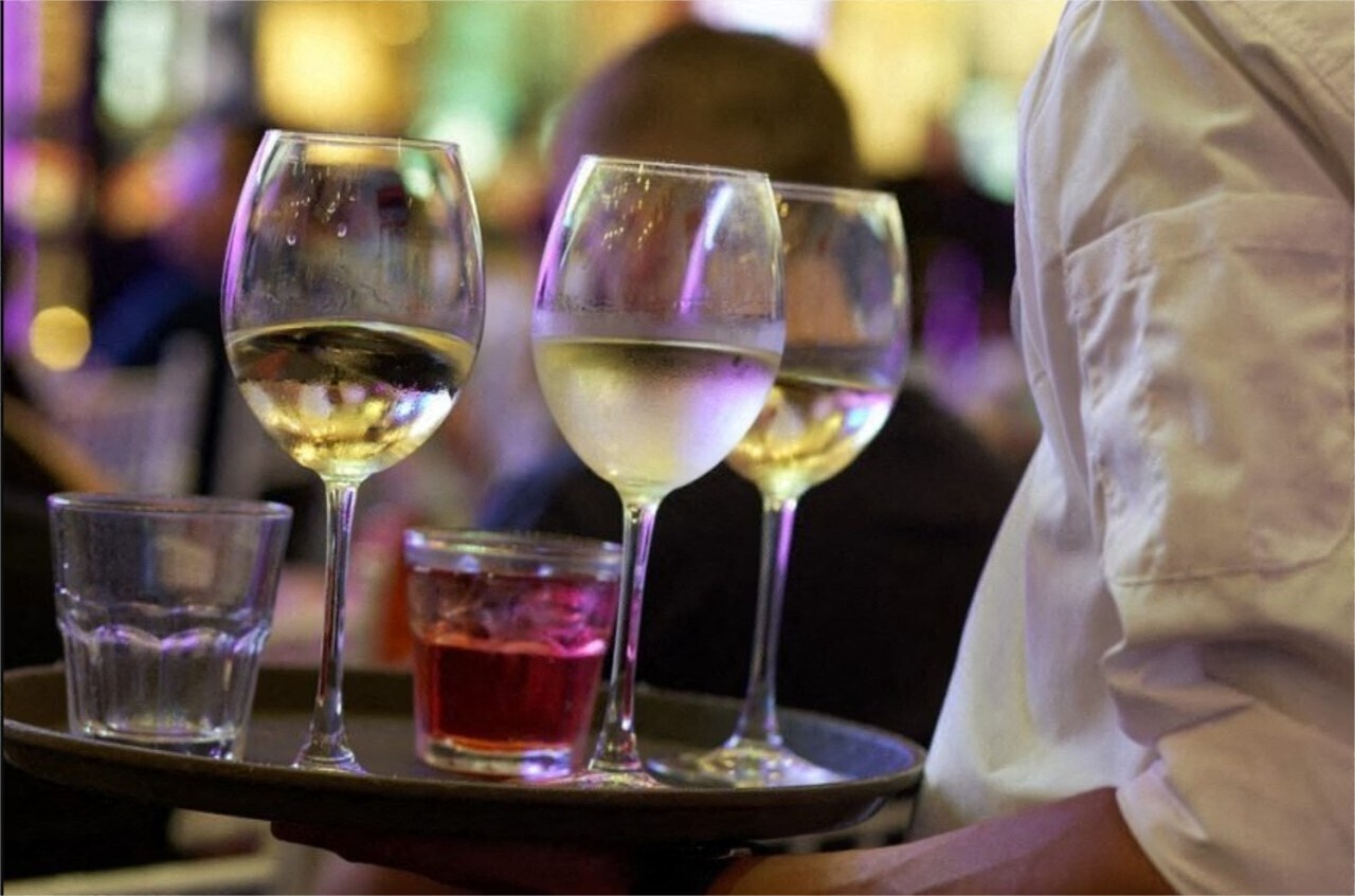 Manutentionnaire, vendeur, serveur... À Paris, quels sont les "petits jobs" les mieux rémunérés ?