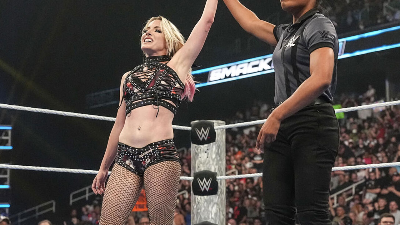 Alexa Bliss remercie la WWE pour ses accommodations pour bébé