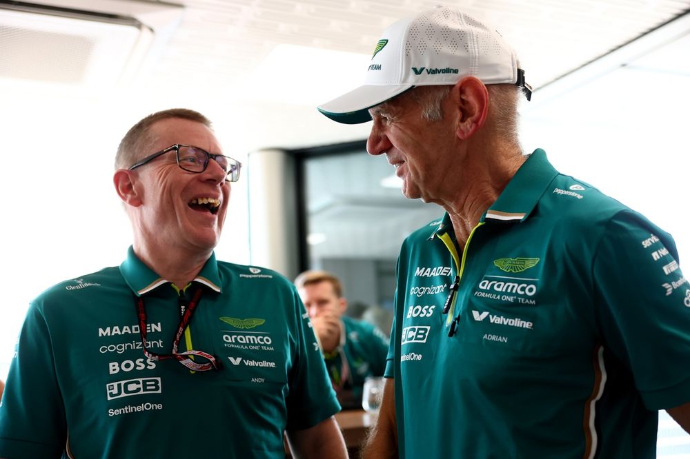 Andy Cowell et Adrian Newey dans le paddock de Monaco.
