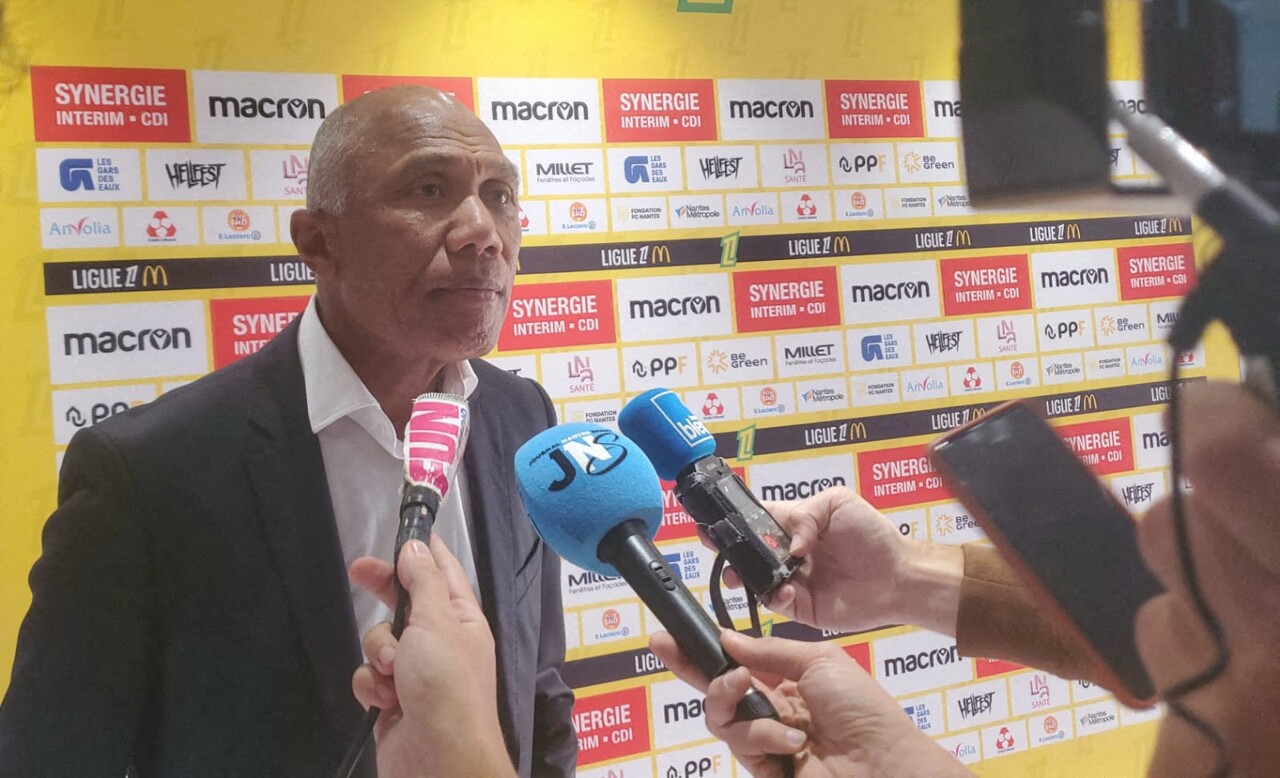 c'est officiel, Antoine Kombouaré n'est plus l'entraîneur des Canaris